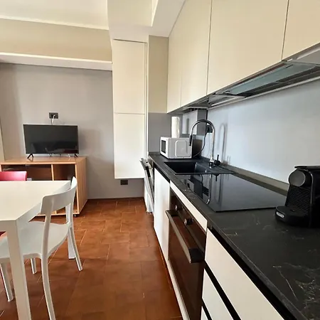 Kibilu - Side View, Maggiore, Balcony Дормеллетто