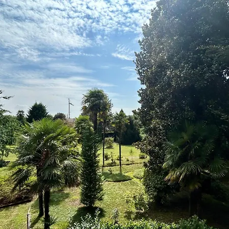 Kibilu - Side View, Maggiore, Balcony Дормеллетто