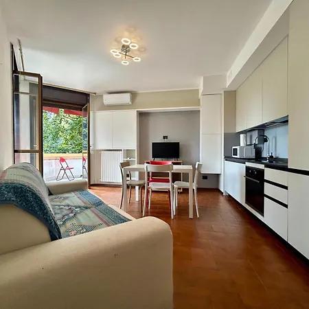 Kibilu - Side View, Maggiore, Balcony Apartman Dormelletto